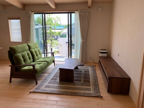 納品事例 井原市M様邸(無垢カウンター ギャッベ)