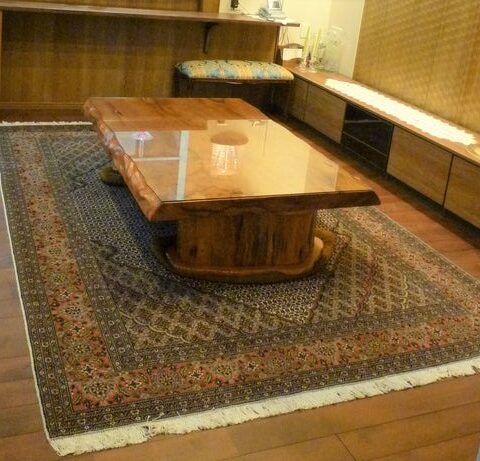 納品事例 福山市T様邸(屋久杉一枚板・ペルシャ絨毯)