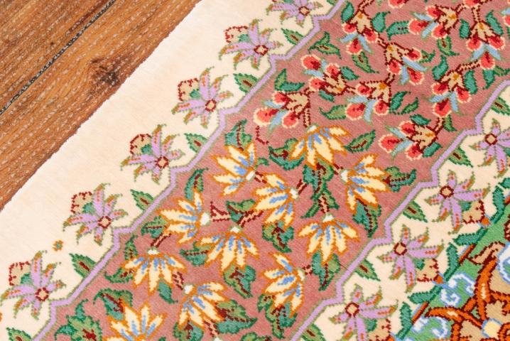 ペルシャ絨毯 イラン<br> クム産【Tabatbaei工房】129✕80<br>【商品番号: 6797】