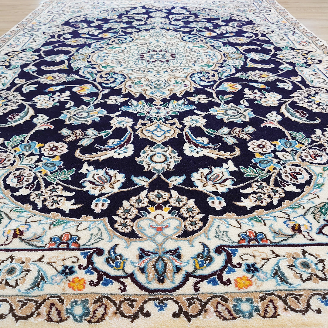 ペルシャ絨毯 イラン ナイン産<br>玄関マットサイズ 161×106
