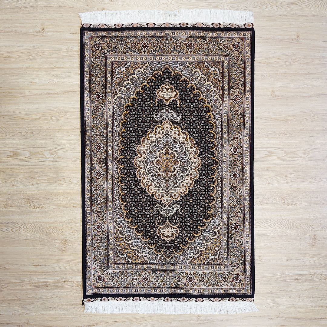 ペルシャ絨毯 イラン タブリーズ産<br>玄関マットサイズ 130×83