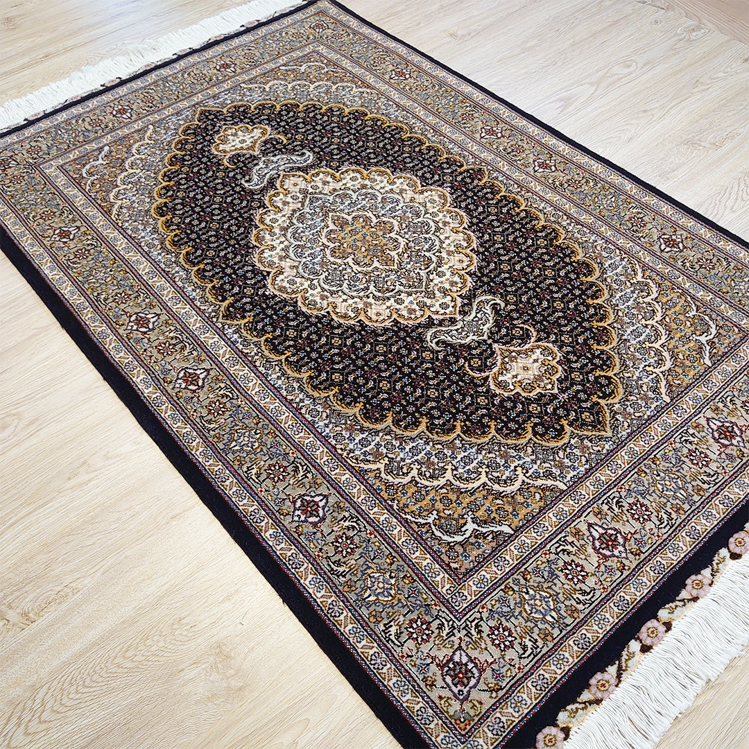 ペルシャ絨毯 イラン タブリーズ産<br>玄関マットサイズ 130×83