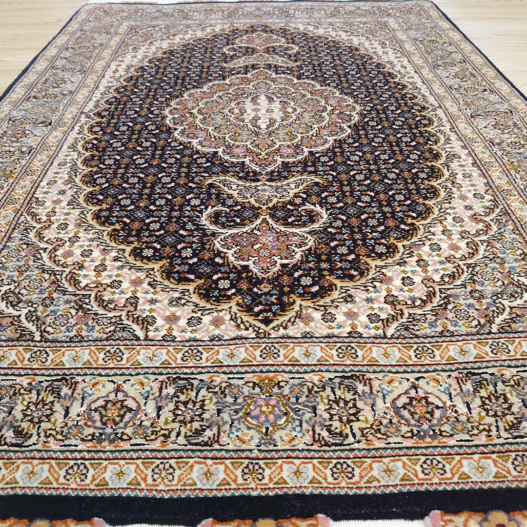 ペルシャ絨毯 イラン タブリーズ産<br>玄関マットサイズ 123×83