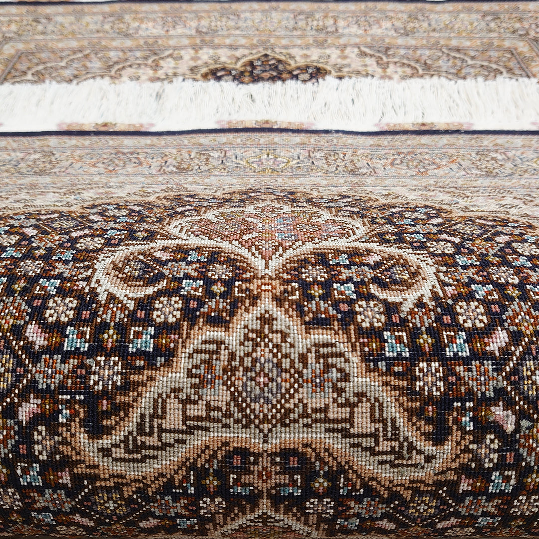 ペルシャ絨毯 イラン タブリーズ産<br>玄関マットサイズ 123×83