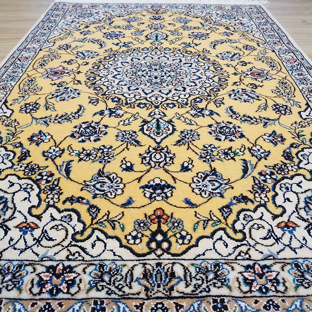 ペルシャ絨毯 イラン ナイン産<br>玄関マットサイズ 120×83
