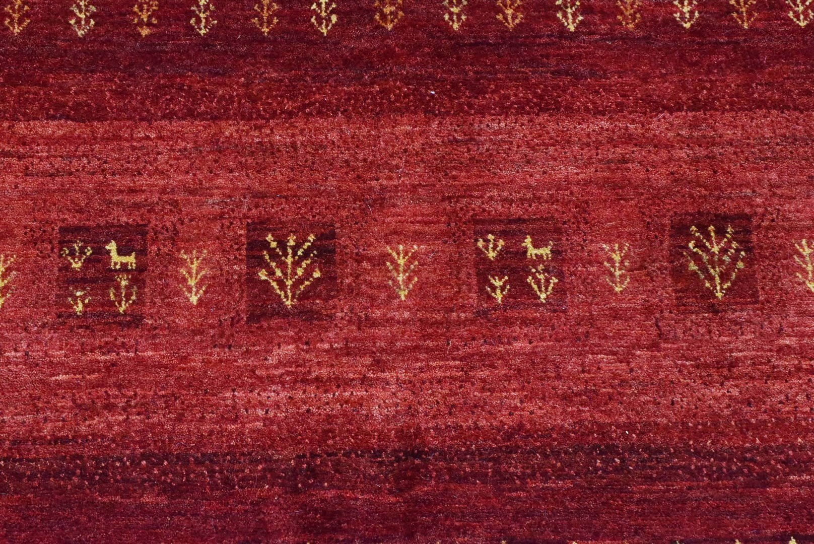 ギャッベ イラン産<br>リビングサイズ 199✕153<br>【商品番号:71503】