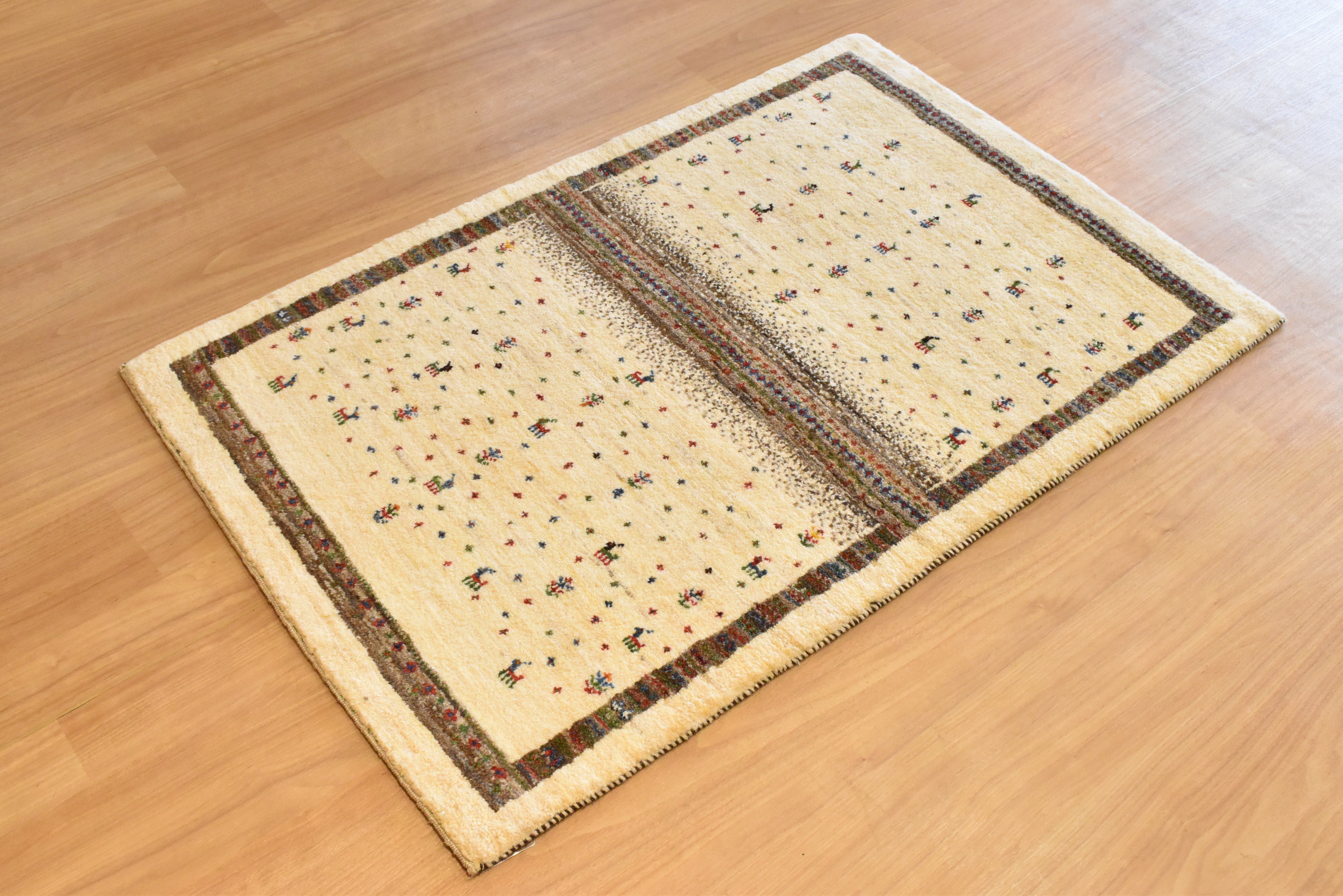 ギャッベ イラン産 <br>玄関サイズ 127✕83✕1.6<br>【商品番号:12926】
