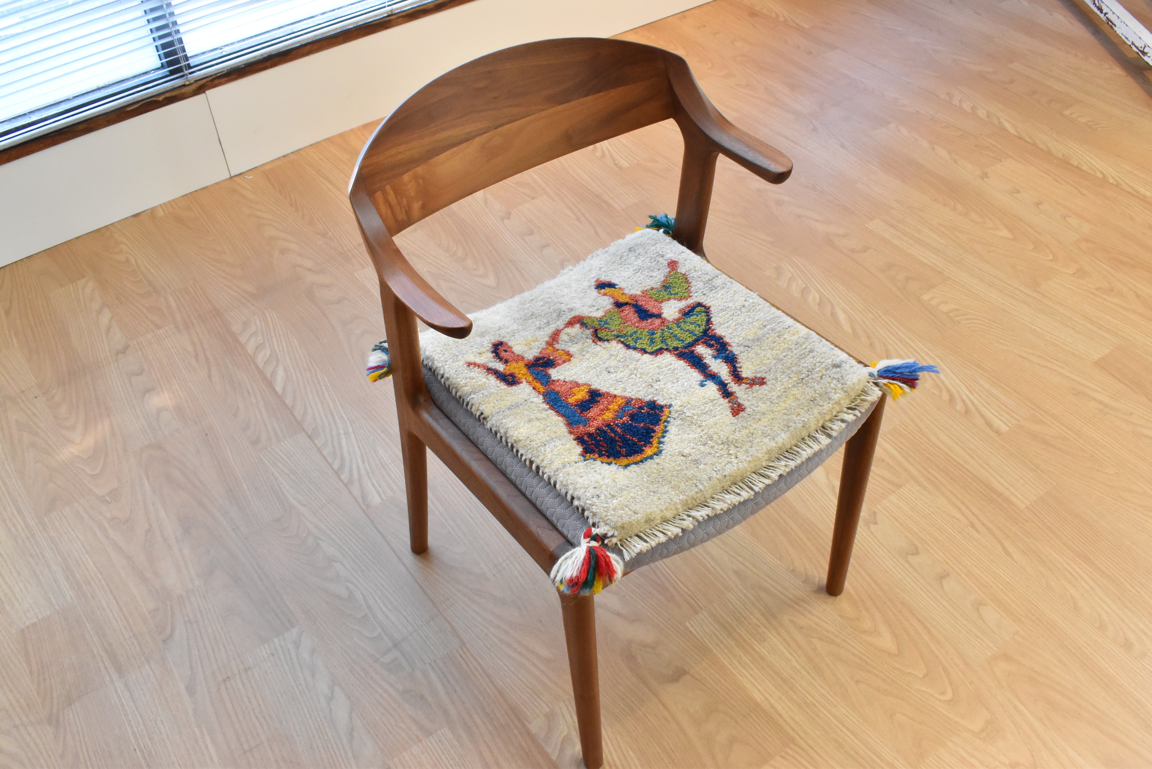 ギャッベ イラン産 <br>座布団サイズ<br>サイズ:約39×41<br>【商品番号:4564】