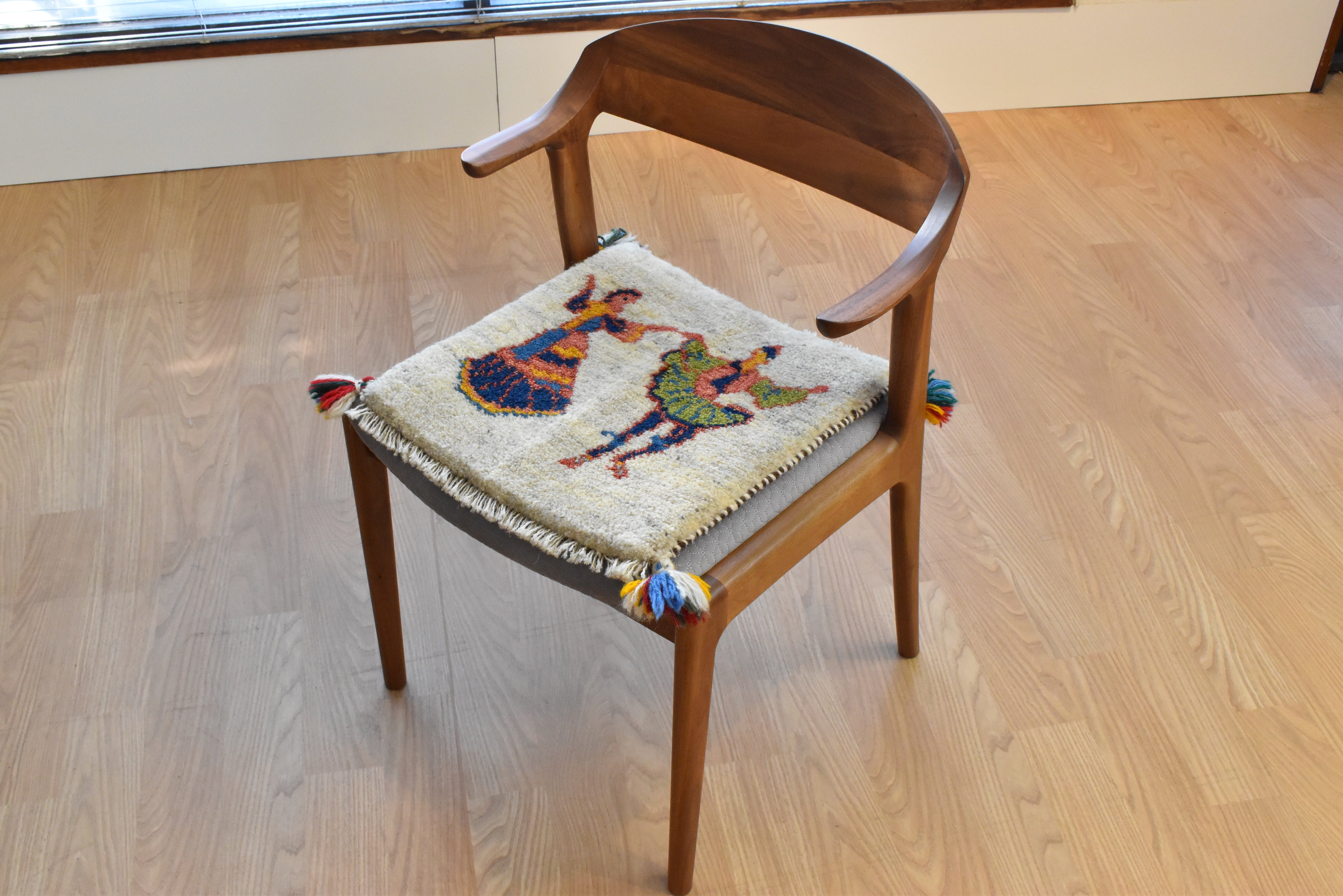ギャッベ イラン産 <br>座布団サイズ<br>サイズ:約39×41<br>【商品番号:4564】