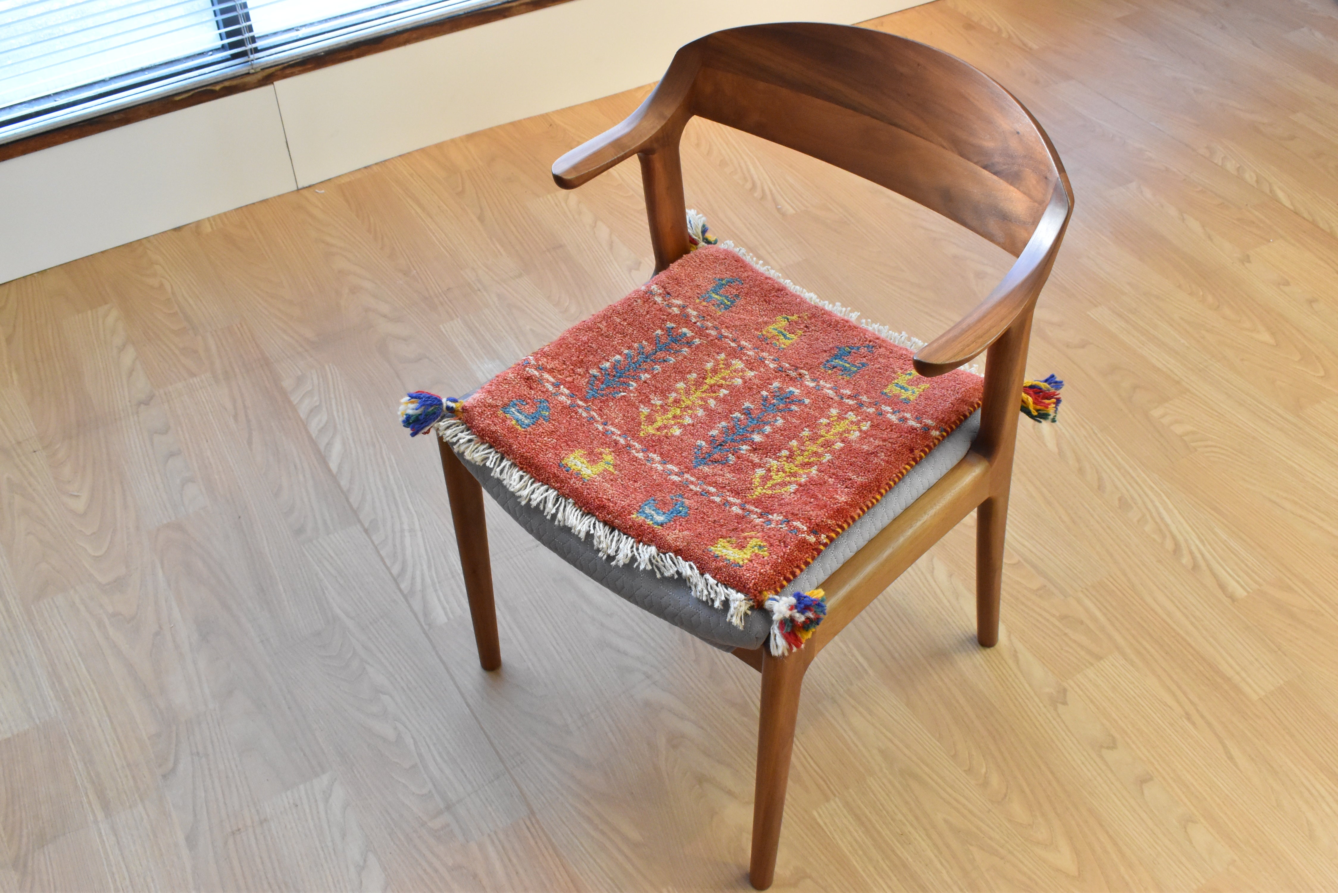 ギャッベ イラン産 <br>座布団サイズ 40×41