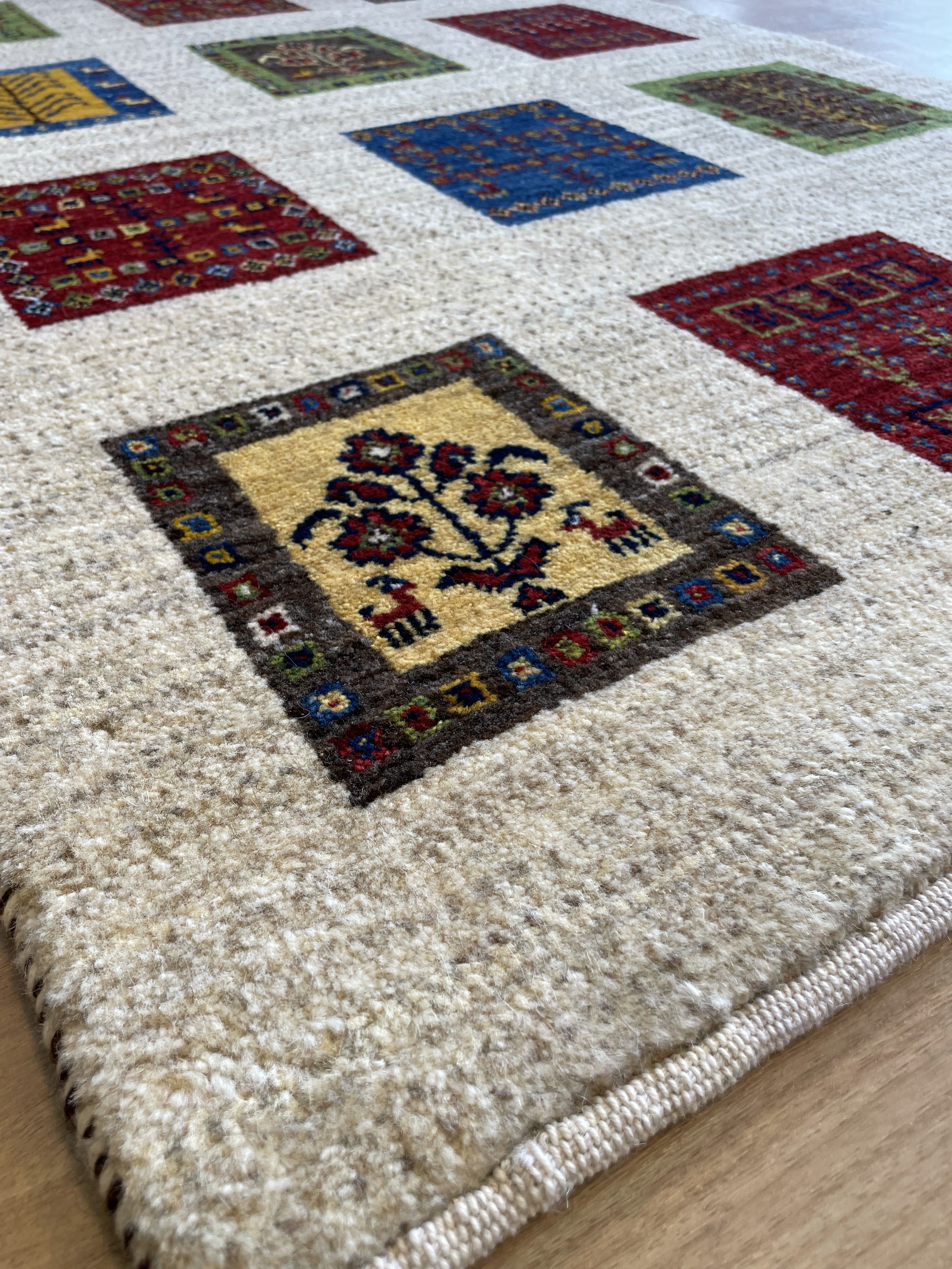 ギャッベ イラン産<br>玄関マットサイズ 134×85