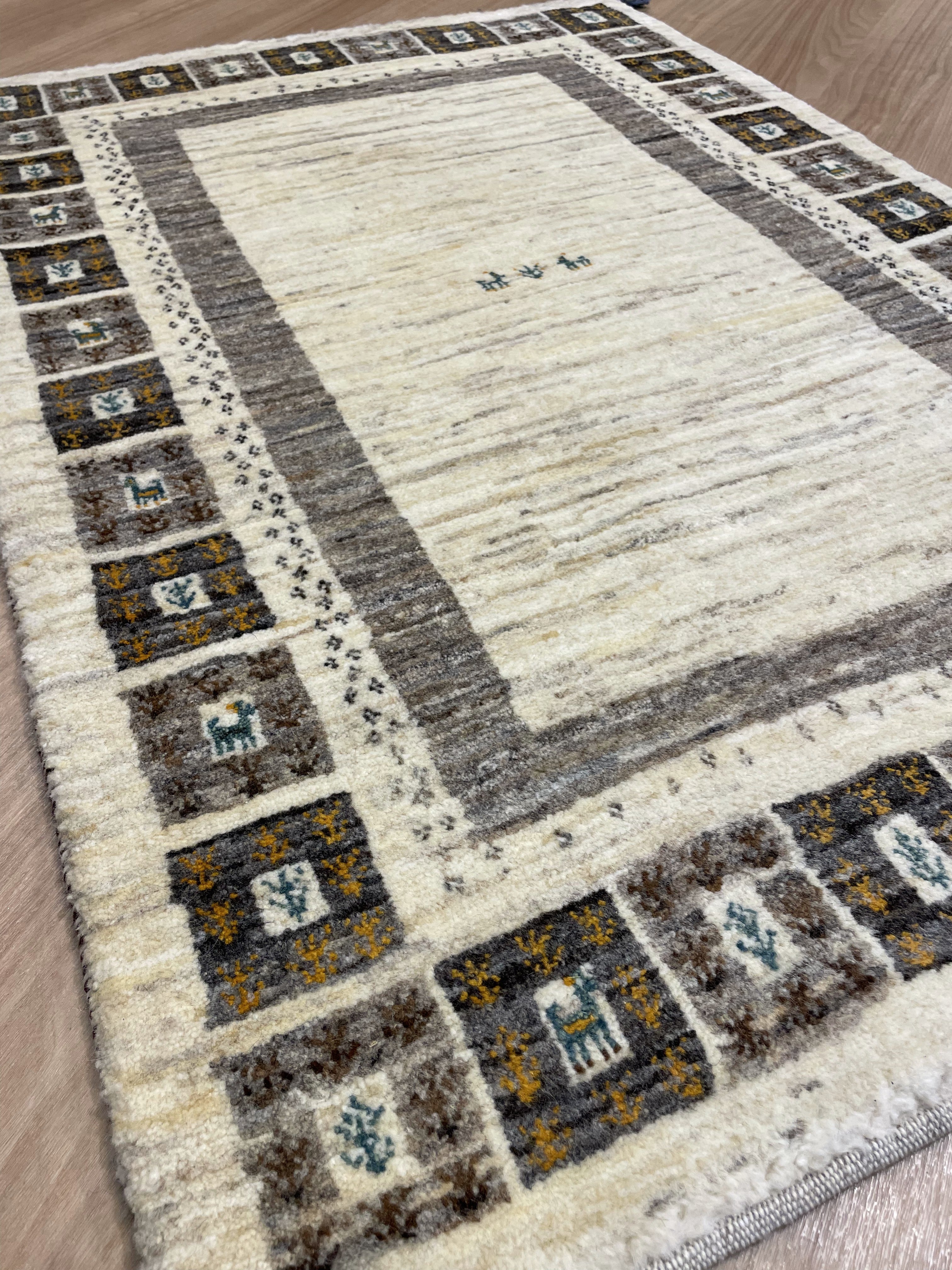 ギャッベ イラン産<br>玄関マットサイズ 126×84