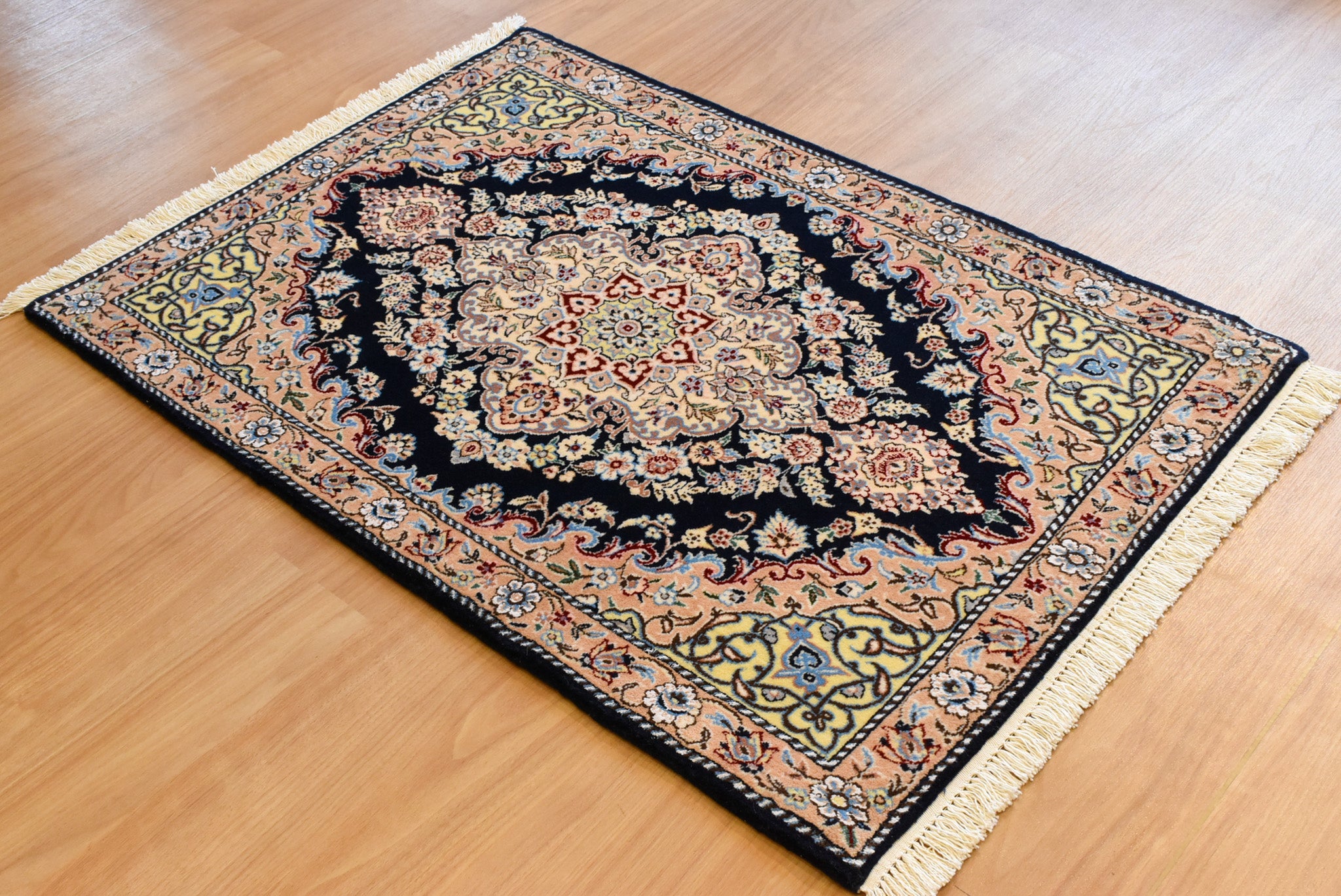ペルシャ絨毯 イラン ナイン産<br>玄関マットサイズ 85×120