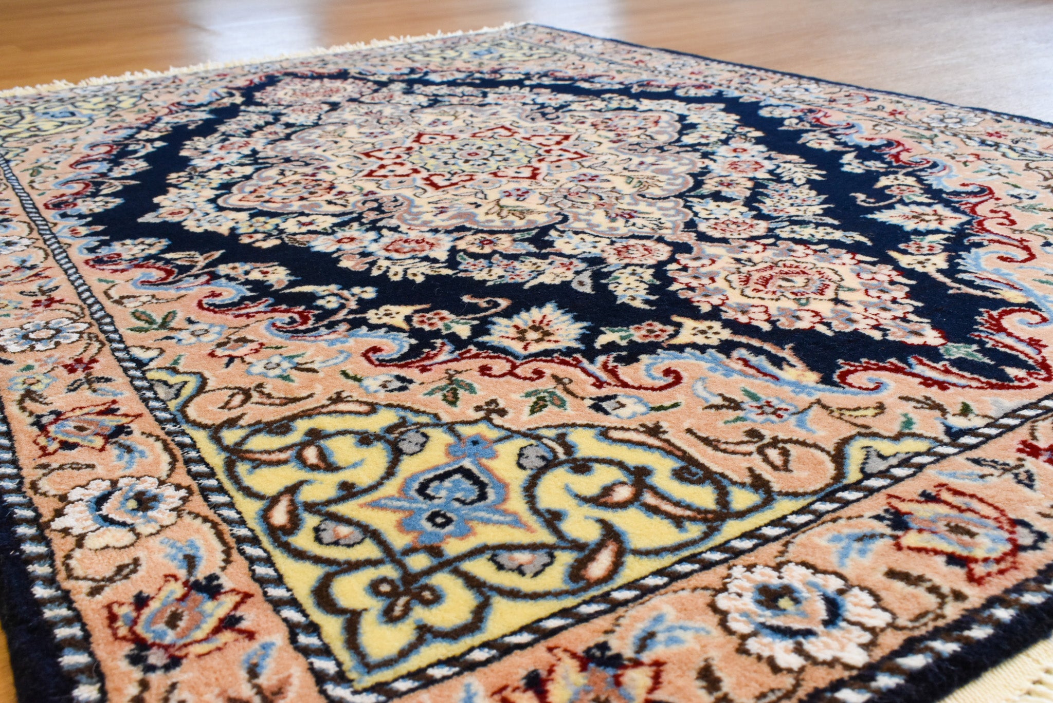 ペルシャ絨毯 イラン ナイン産<br>玄関マットサイズ 85×120