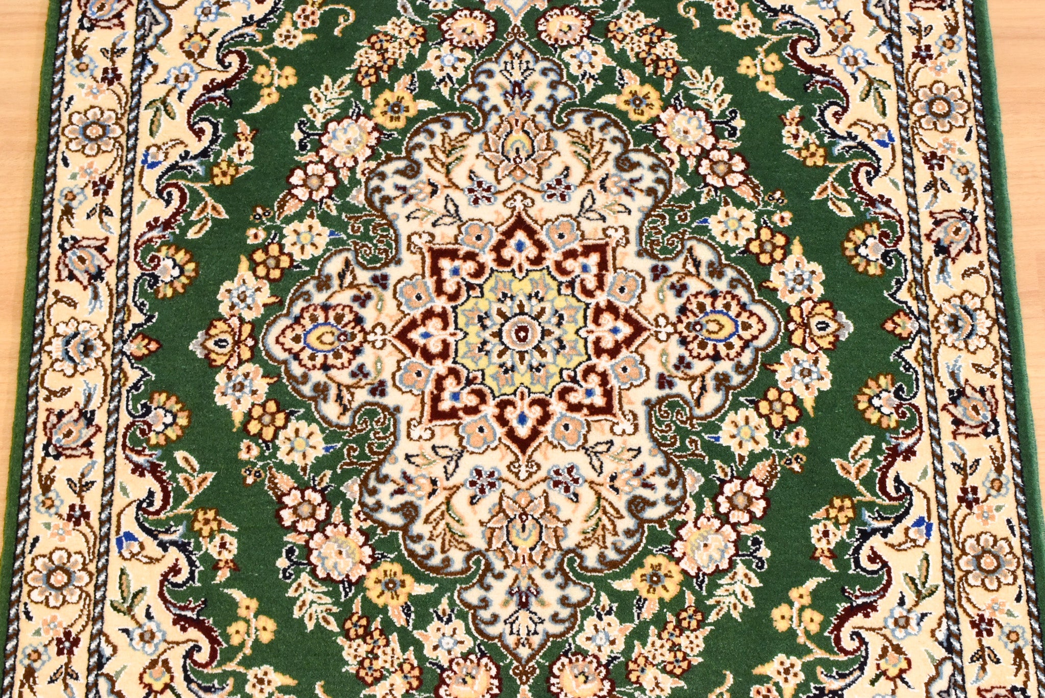 ペルシャ絨毯 イラン ナイン産<br>玄関マットサイズ 80×120