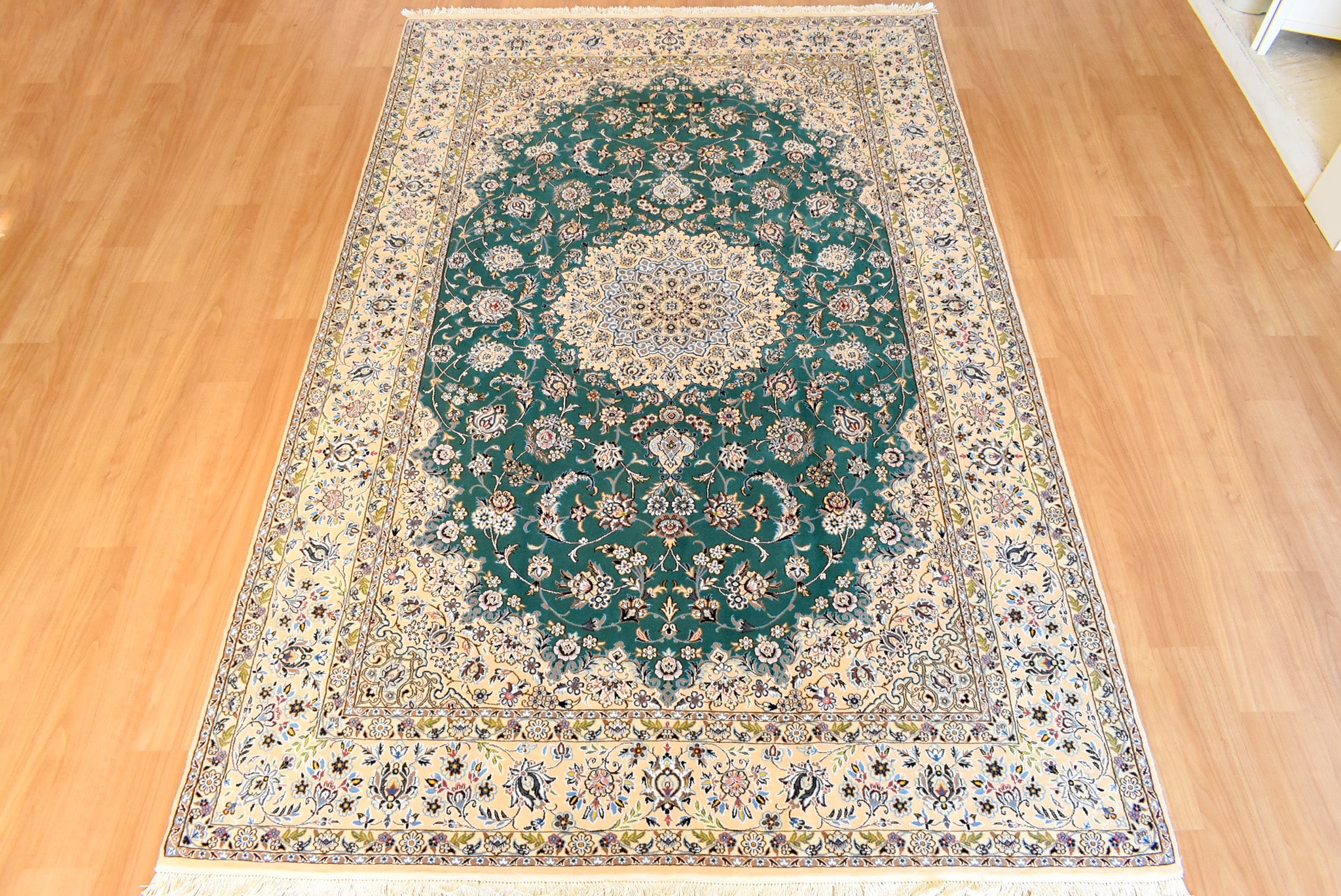 ペルシャ絨毯 イラン ナイン産<br>リビングサイズ 311×200