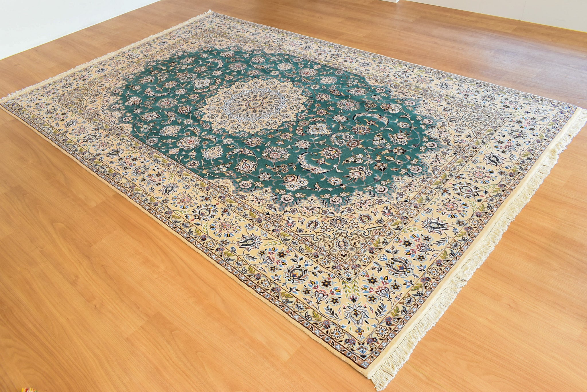 ペルシャ絨毯 イラン ナイン産<br>リビングサイズ 311×200