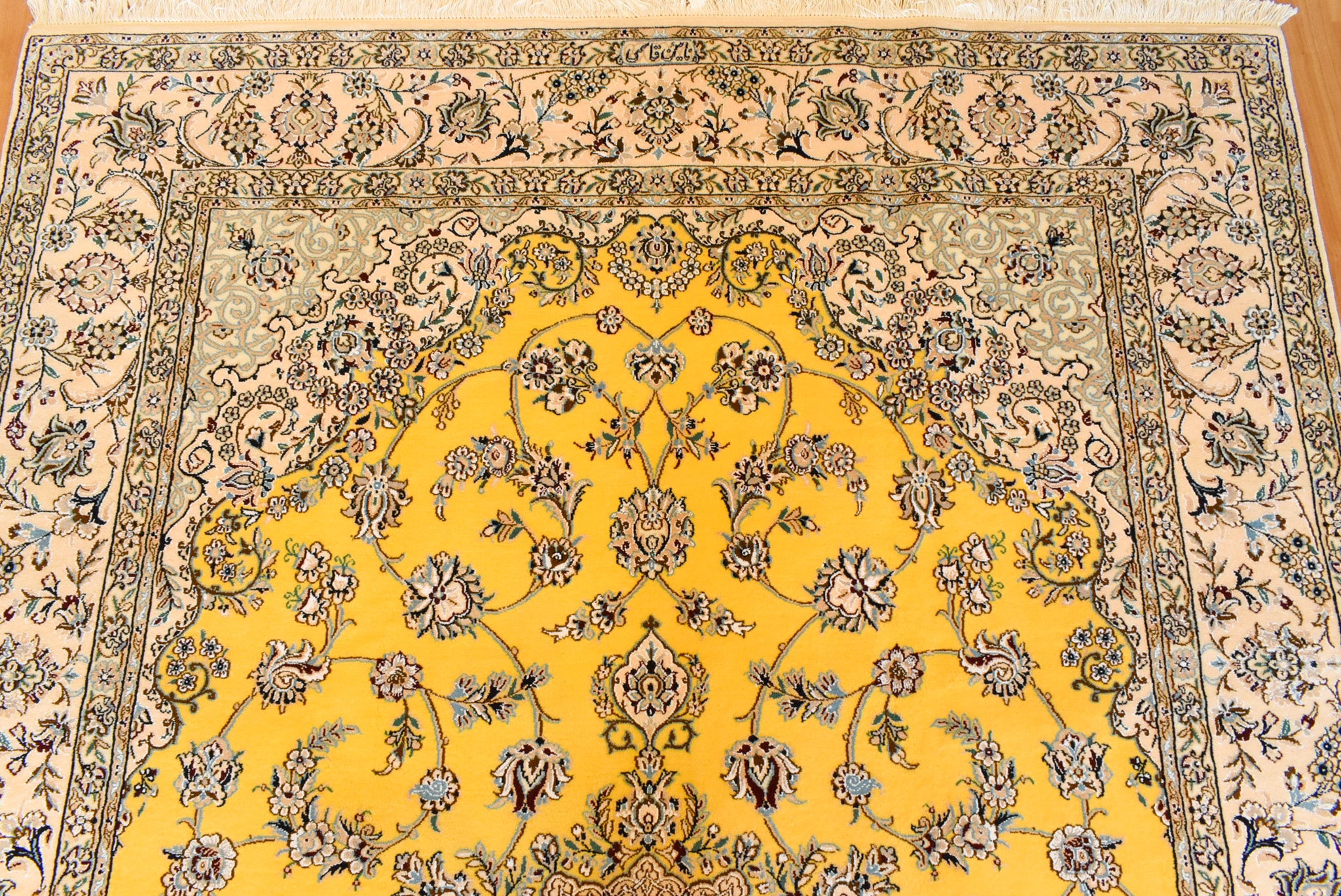 ペルシャ絨毯 イラン ナイン産<br>リビングサイズ 201×309