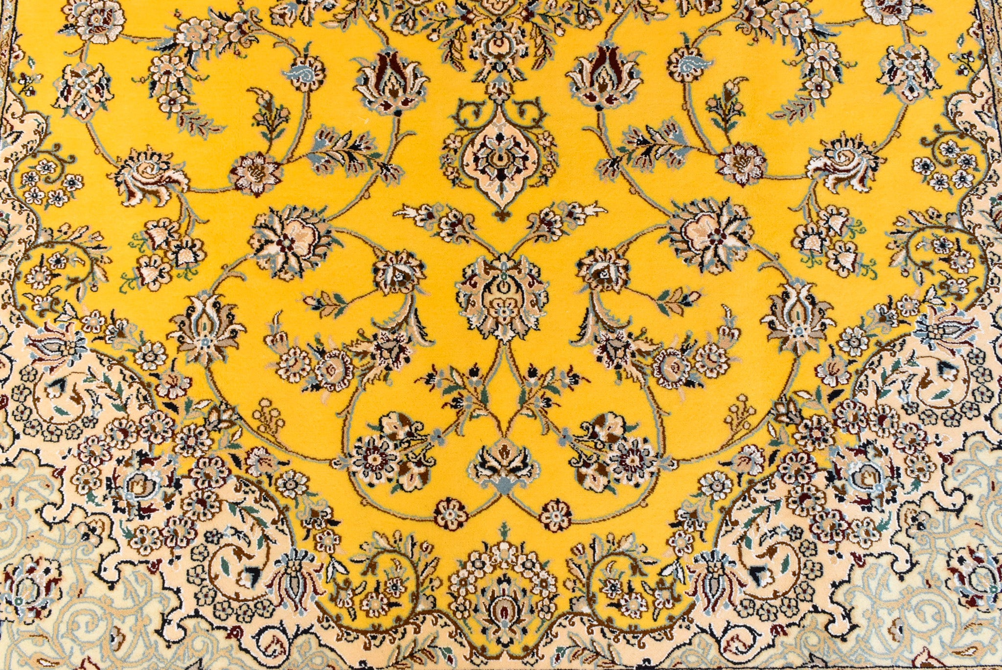 ペルシャ絨毯 イラン ナイン産<br>リビングサイズ 201×309