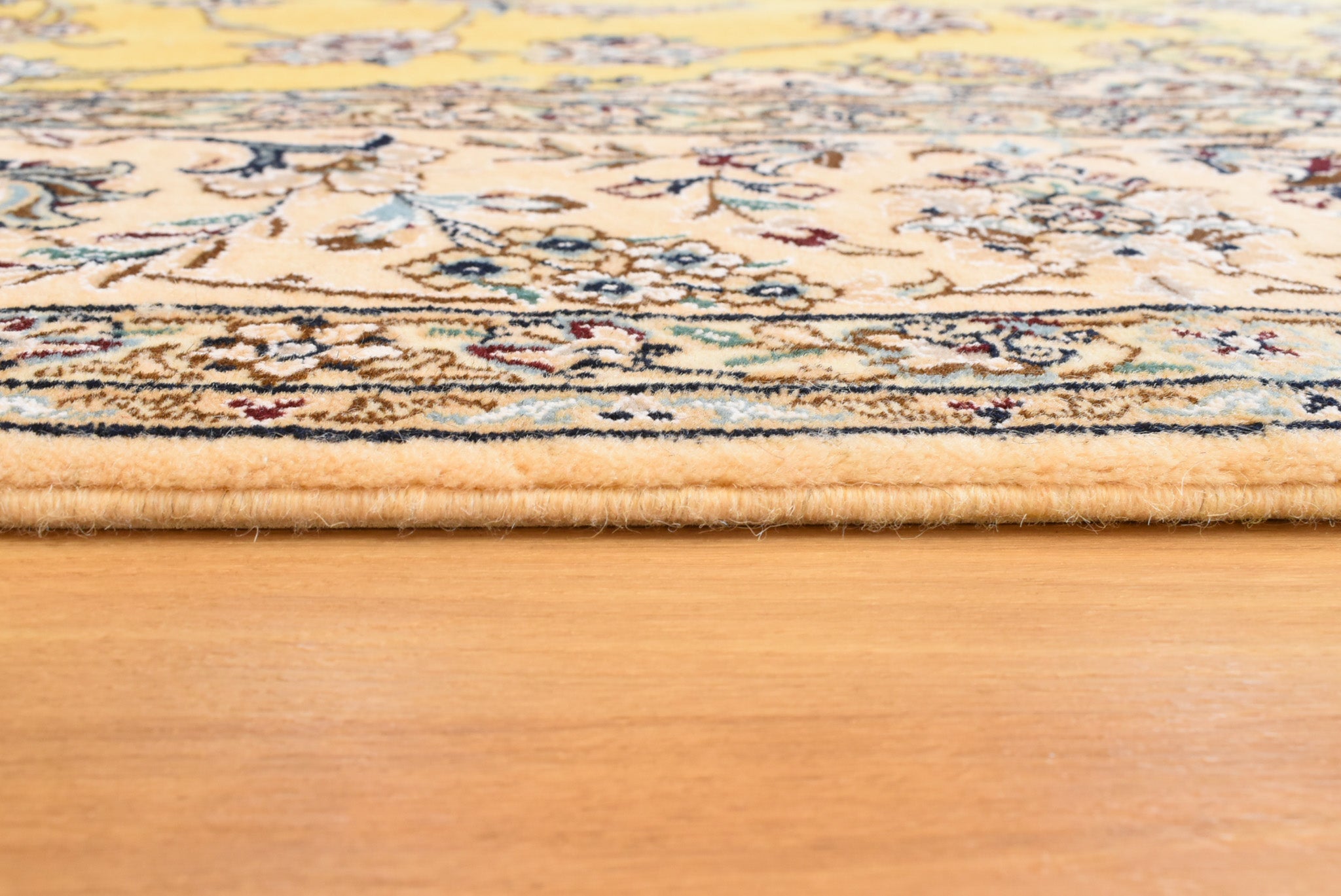 ペルシャ絨毯 イラン ナイン産<br>リビングサイズ 201×309