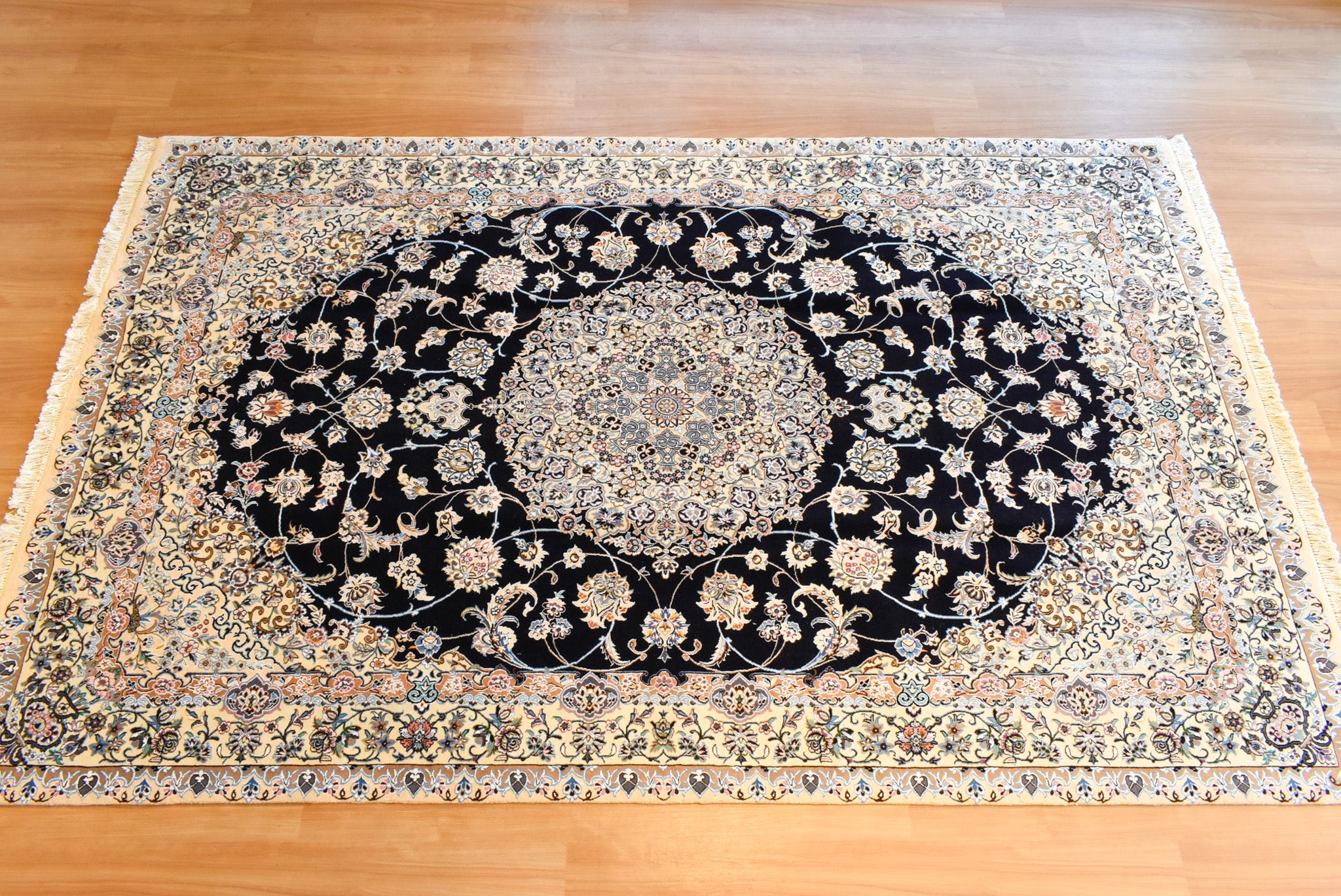 ペルシャ絨毯 イラン ナイン産<br>リビングサイズ 200×310