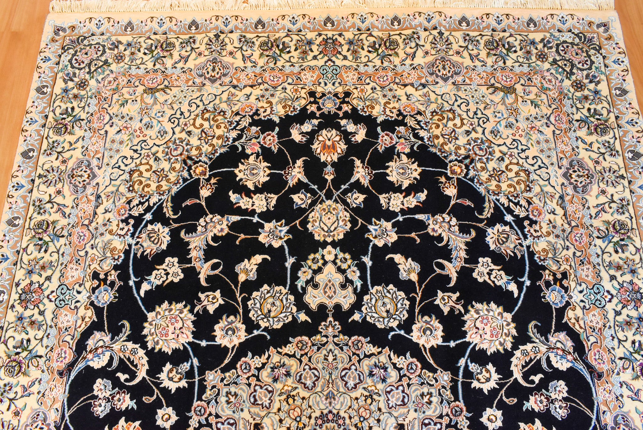 ペルシャ絨毯 イラン ナイン産<br>リビングサイズ 200×310