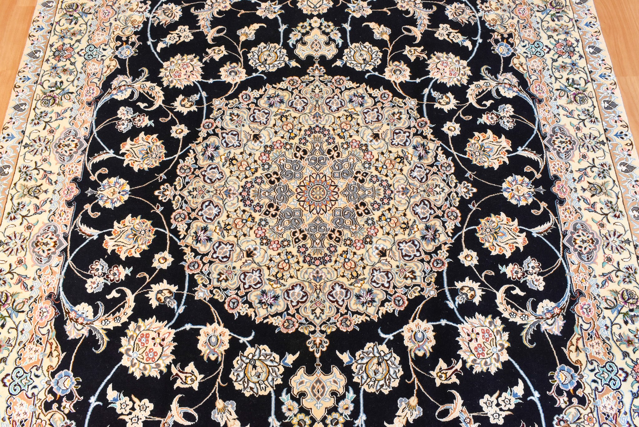 ペルシャ絨毯 イラン ナイン産<br>リビングサイズ 200×310