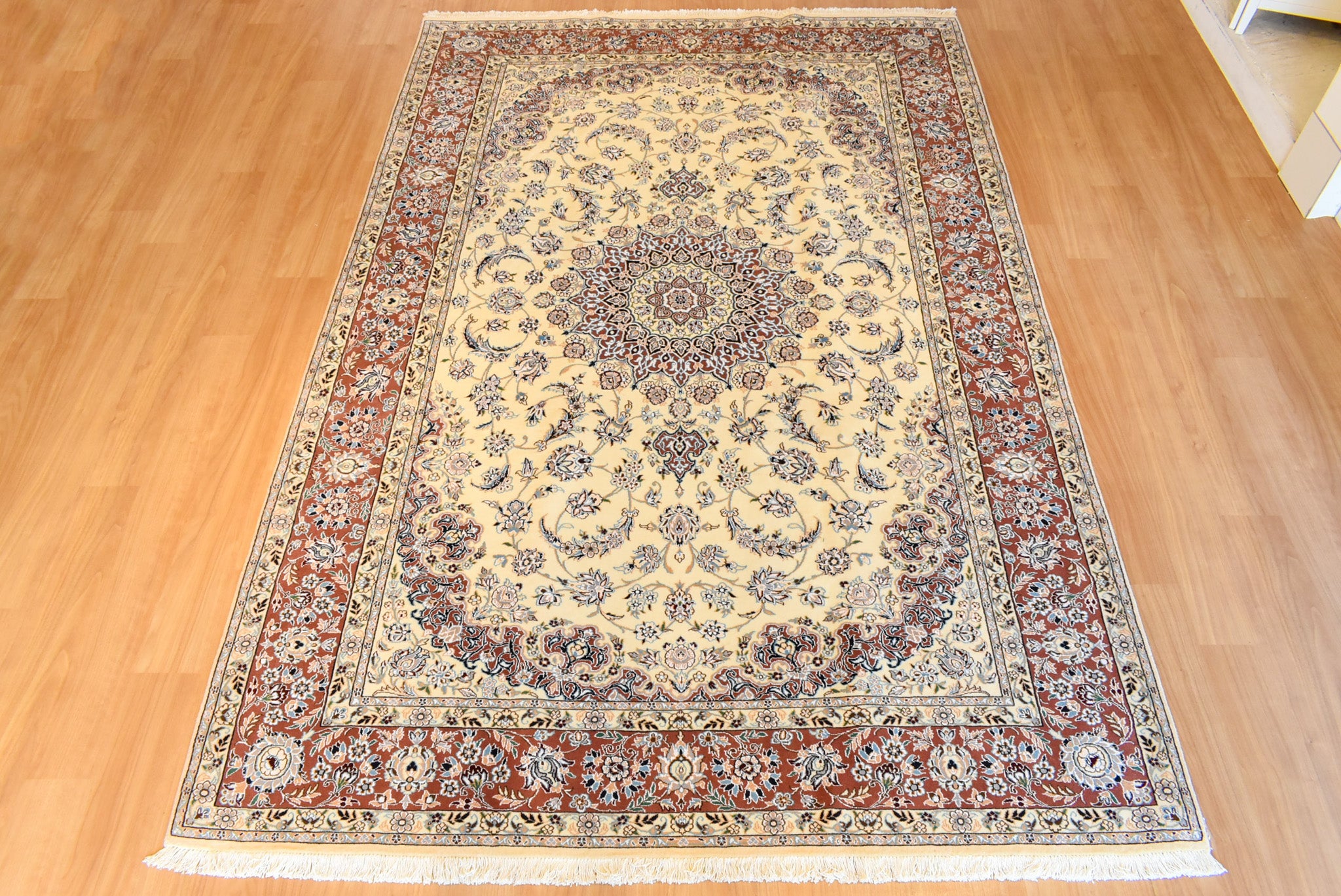 ペルシャ絨毯 イラン ナイン産リビングサイズ 205×312