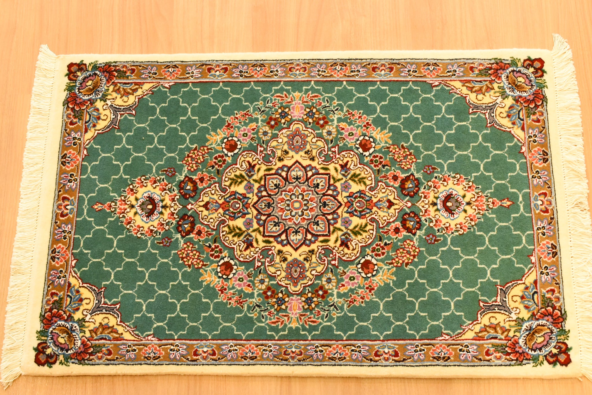 ペルシャ絨毯 イラン ナイン産<br>玄関マットサイズ 60×92