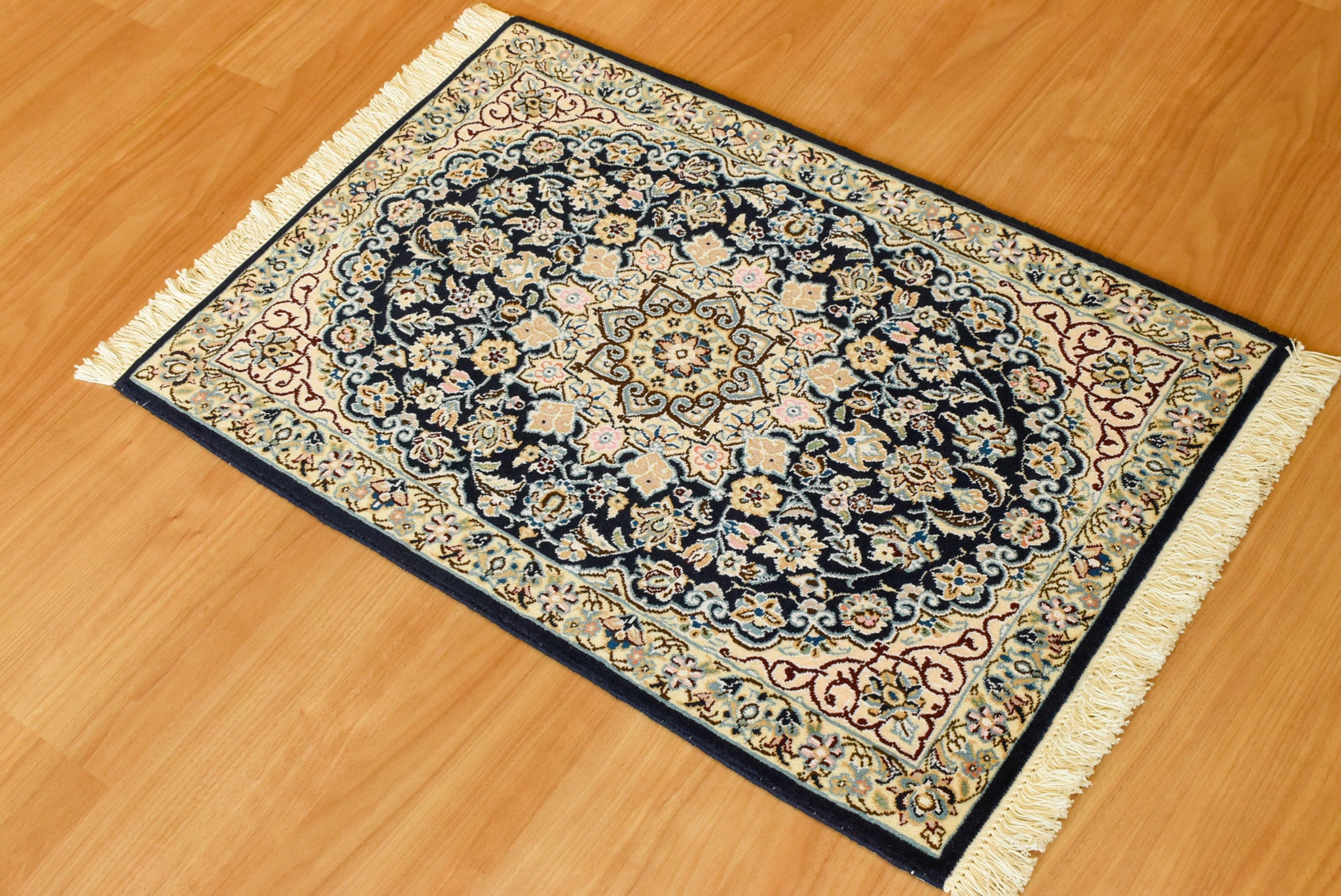 ペルシャ絨毯 イラン ナイン産<br>玄関マットサイズ 60×89