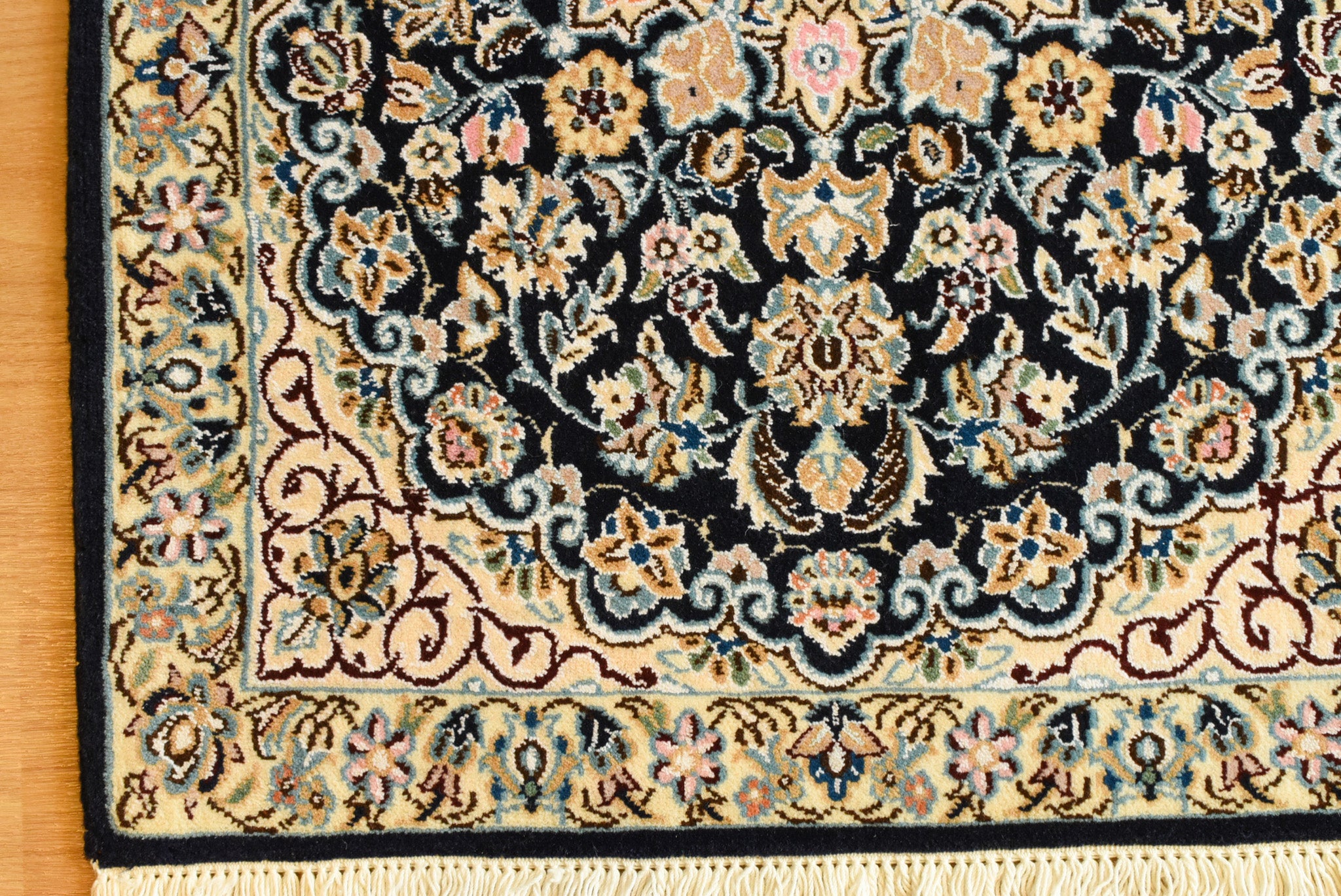 ペルシャ絨毯 イラン ナイン産<br>玄関マットサイズ 60×89