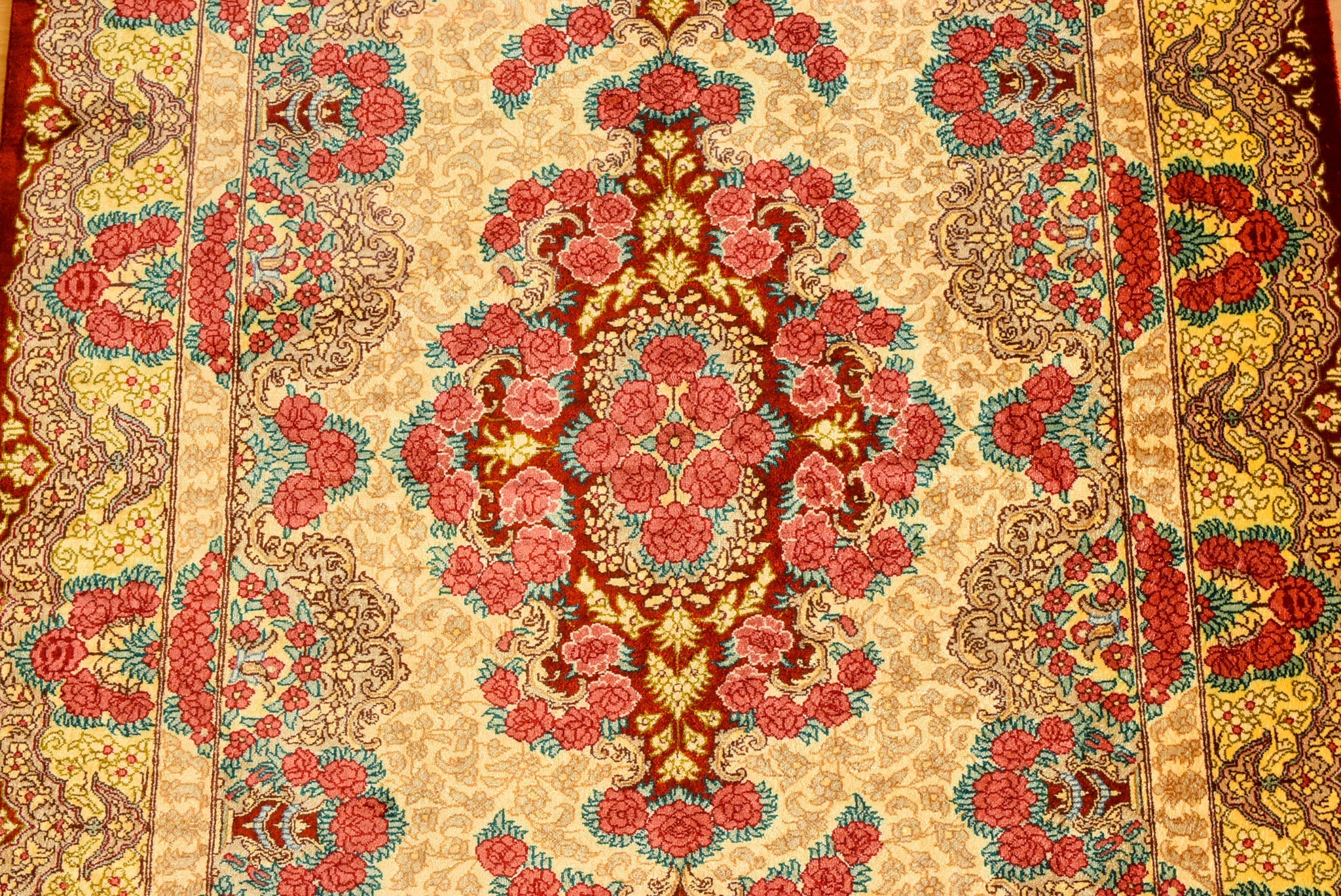 ペルシャ絨毯 イラン<br> クム産<br>サイズ:約79×119<br>【商品番号:896】