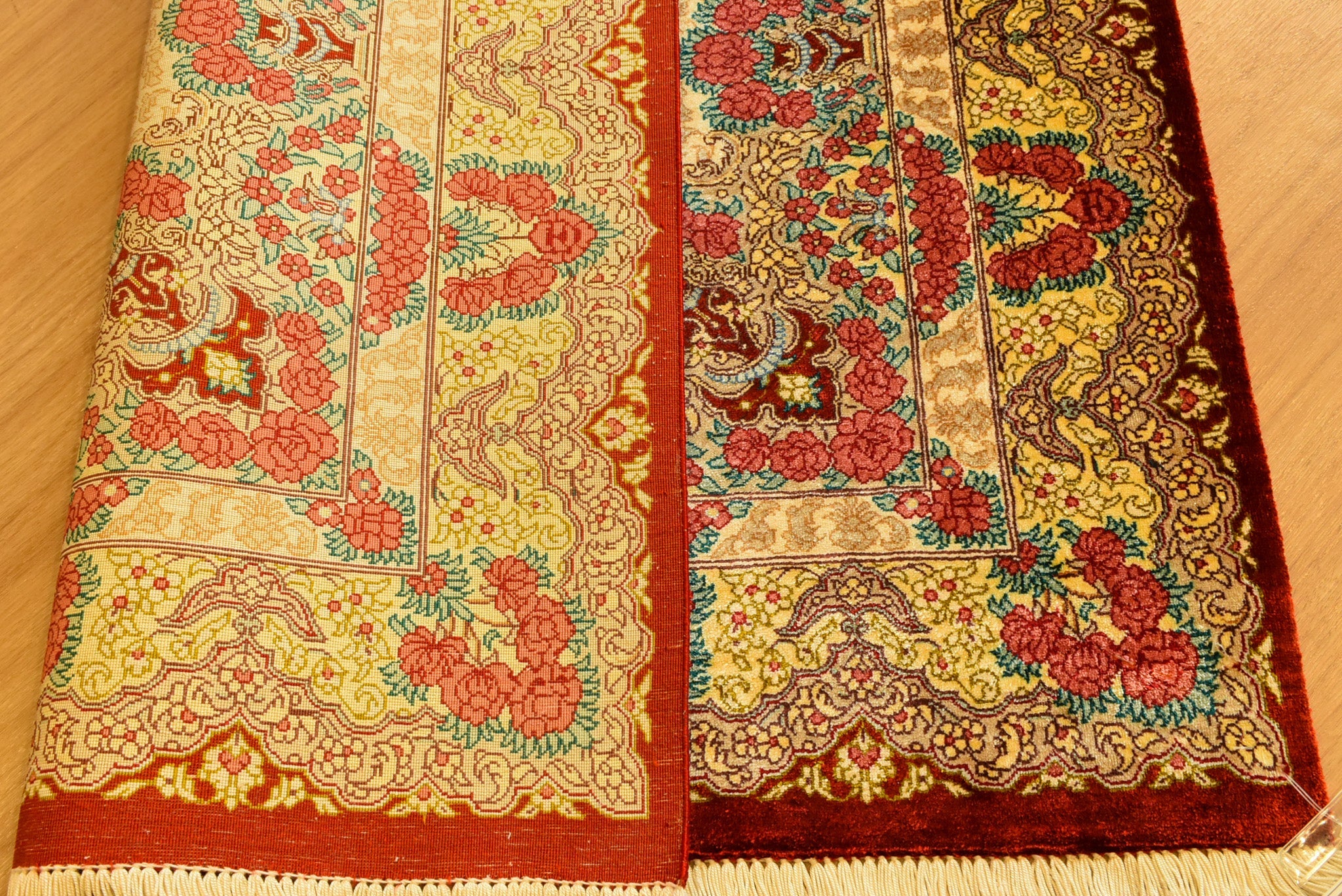 ペルシャ絨毯 イラン<br> クム産<br>サイズ:約79×119<br>【商品番号:896】