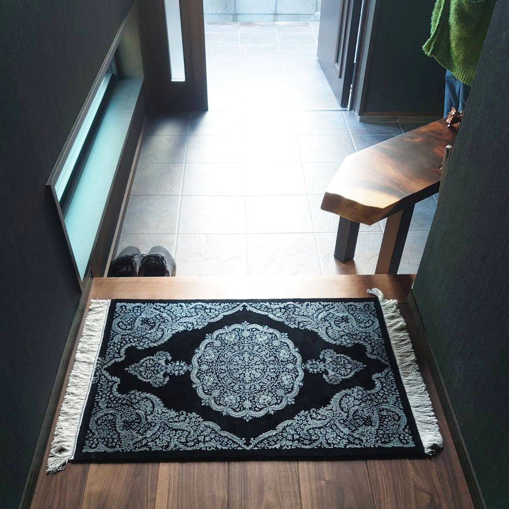 納品事例　広島市　N様邸　ペルシャ絨毯　玄関サイズ　クム　サイディ工房