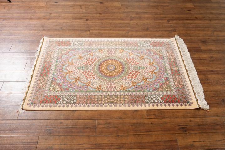 ペルシャ絨毯 イラン クム産【Tabatbaei工房】<br>玄関マットサイズ 129✕80