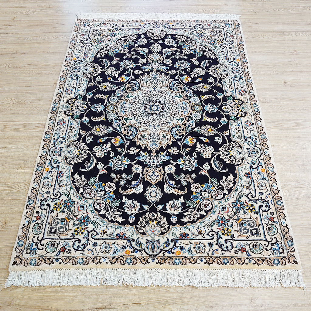 ペルシャ絨毯<br>イラン ナイン産<br>玄関マットサイズ 161×106
