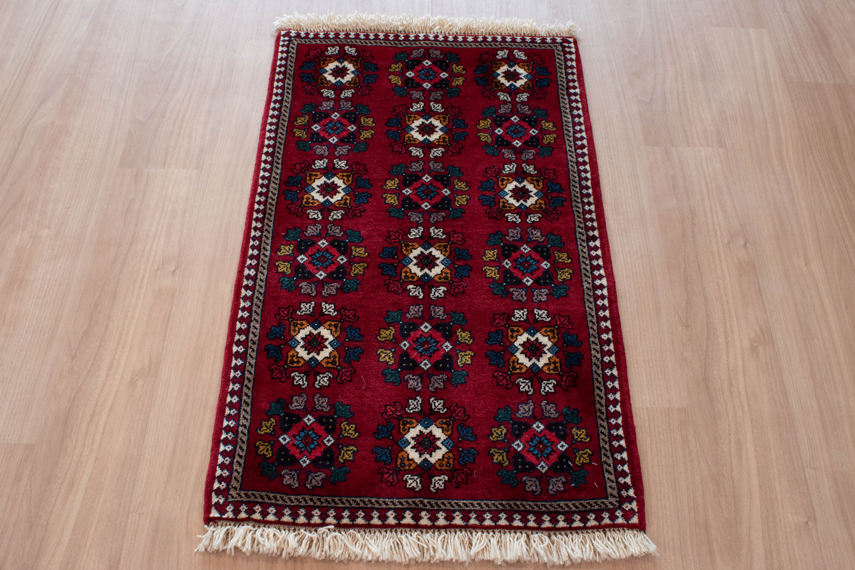 温かみのあるヤラメ絨毯<br> 玄関マットサイズ<br>サイズ：99ｘ60ｘ1.0<br>【商品番号：13611】