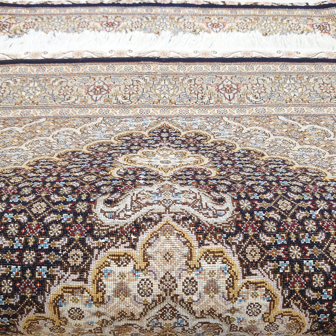 ペルシャ絨毯 イラン タブリーズ産<br>玄関マットサイズ 130×83