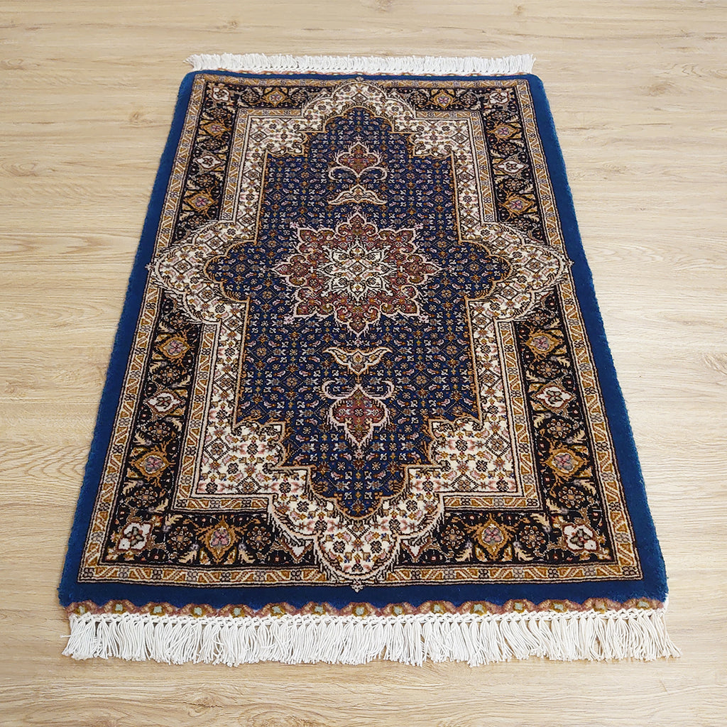 ペルシャ絨毯<br>イラン タブリーズ産<br>玄関マットサイズ 92×62