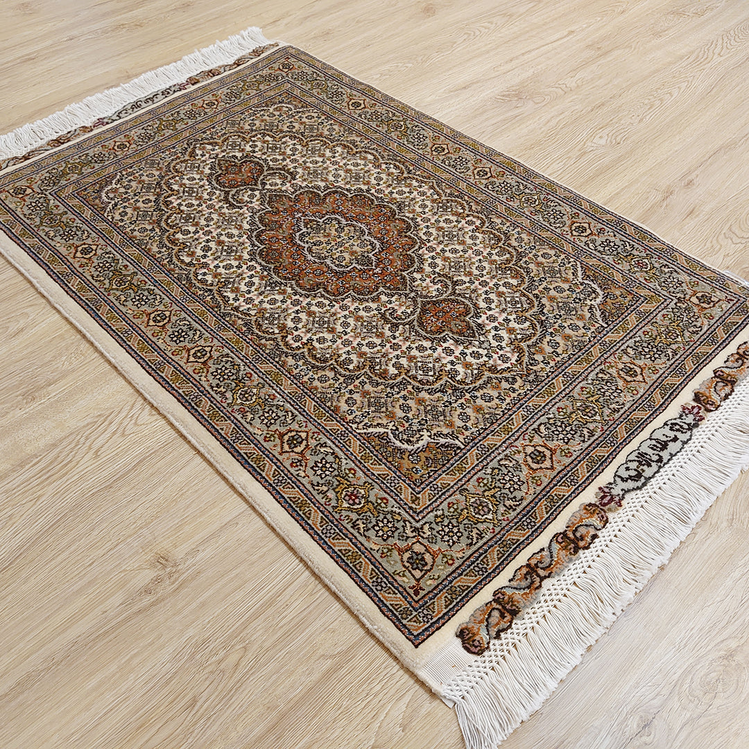 ペルシャ絨毯 イラン タブリーズ産<br>玄関マットサイズ 97×63