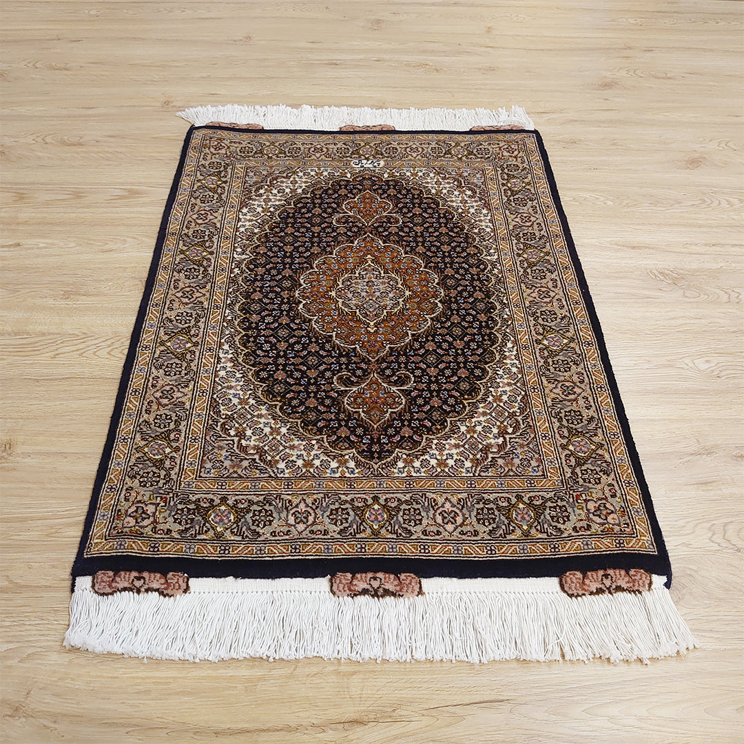 ペルシャ絨毯 イラン タブリーズ産<br>玄関マットサイズ 88×63