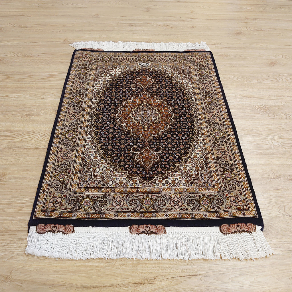ペルシャ絨毯<br>イラン タブリーズ産<br>玄関マットサイズ 88×63