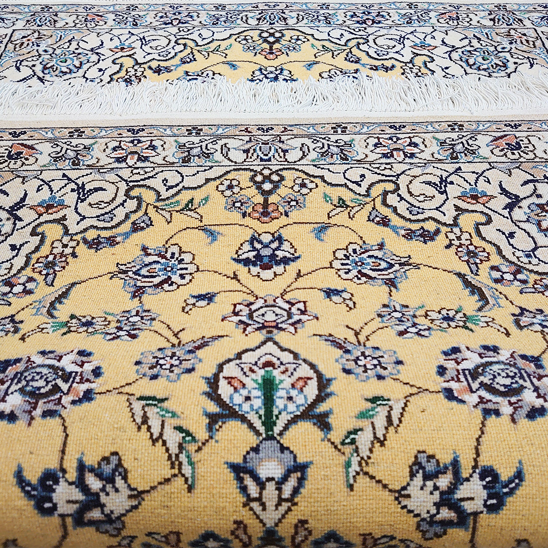 ペルシャ絨毯 イラン ナイン産<br>玄関マットサイズ 120×83