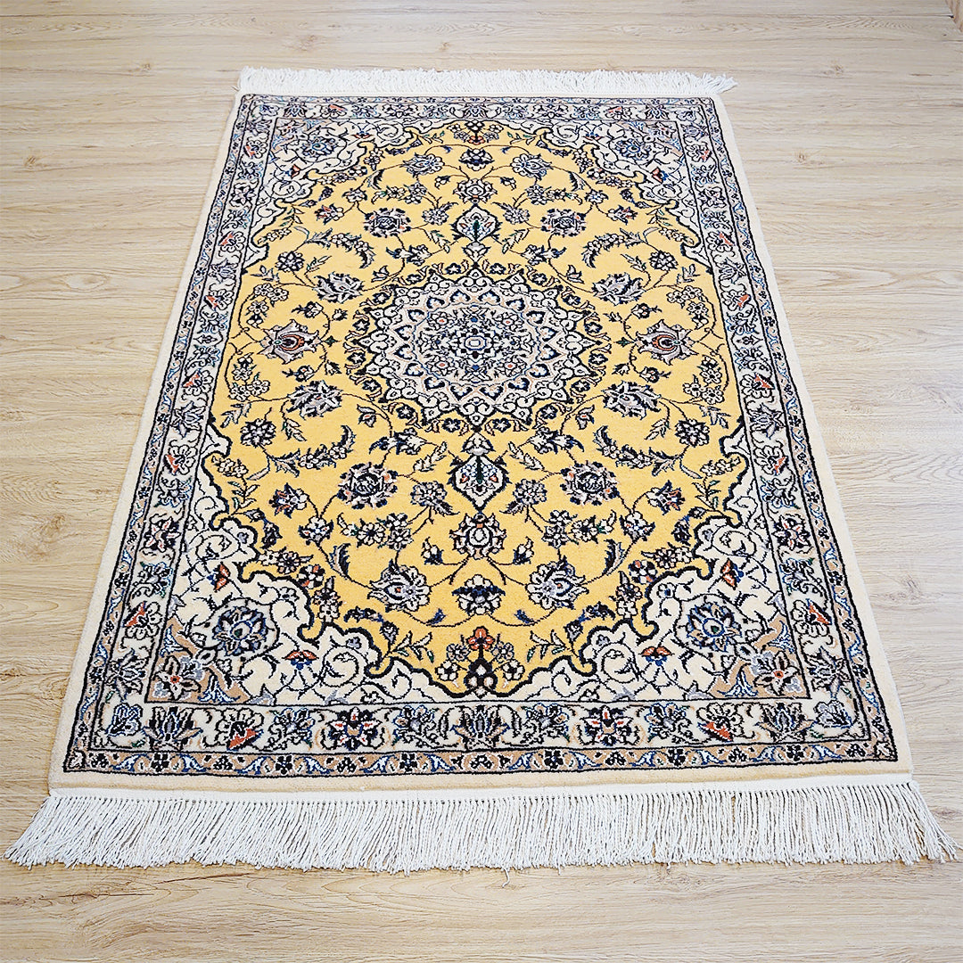 ペルシャ絨毯 イラン ナイン産<br>玄関マットサイズ 120×83