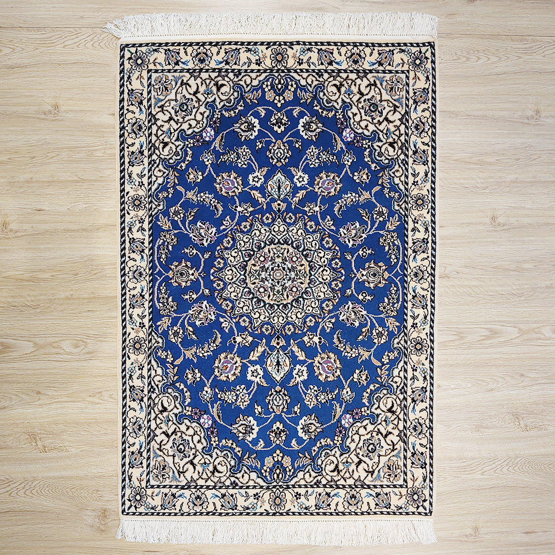 ペルシャ絨毯 イラン ナイン産<br>玄関マットサイズ 117×80