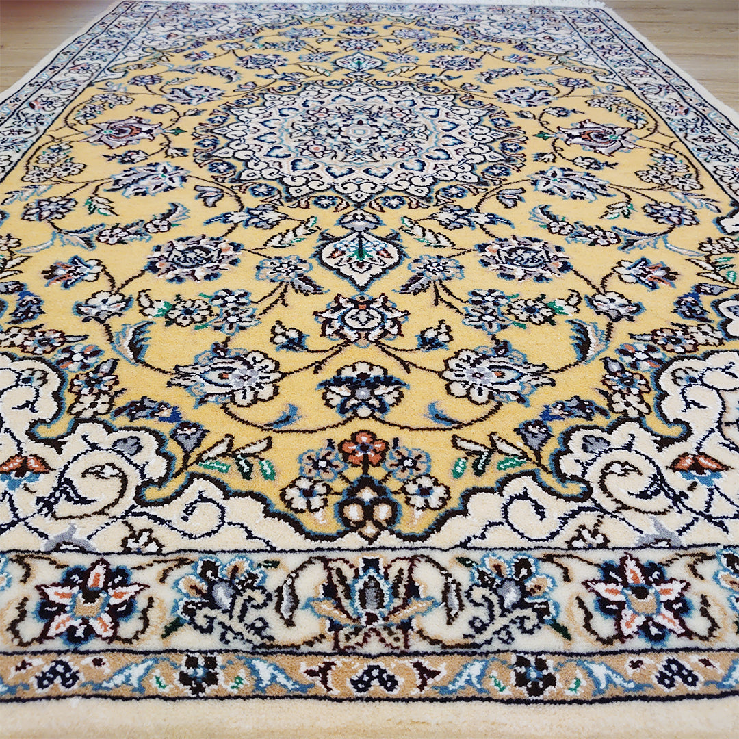 ペルシャ絨毯 イラン ナイン産<br>玄関マットサイズ 122×81