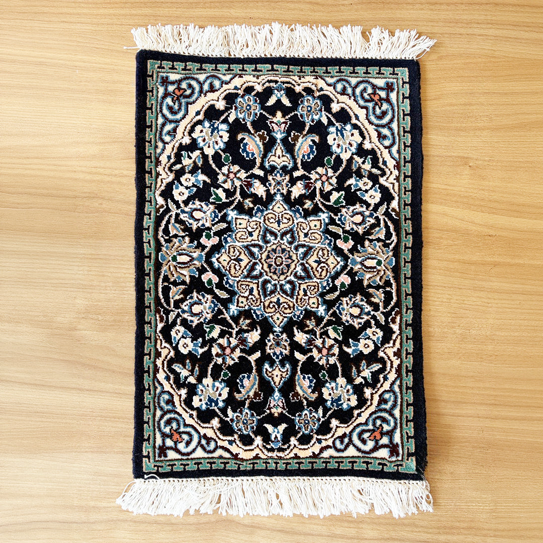 ペルシャ絨毯<br>イラン ナイン産<br>玄関マットサイズ 60×40