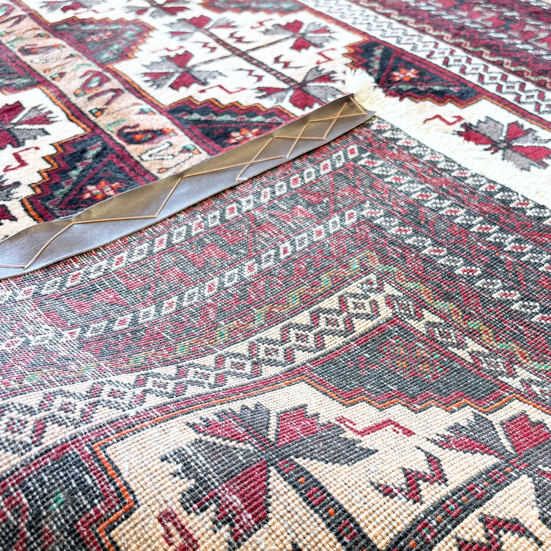 トライバルラグ<br>イラン産 バルーチ<br>リビングサイズ 207×104