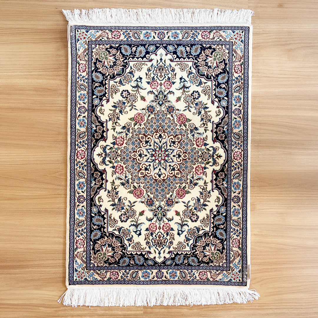 ペルシャ絨毯<br>イラン ナイン産<br>玄関マットサイズ 100×70