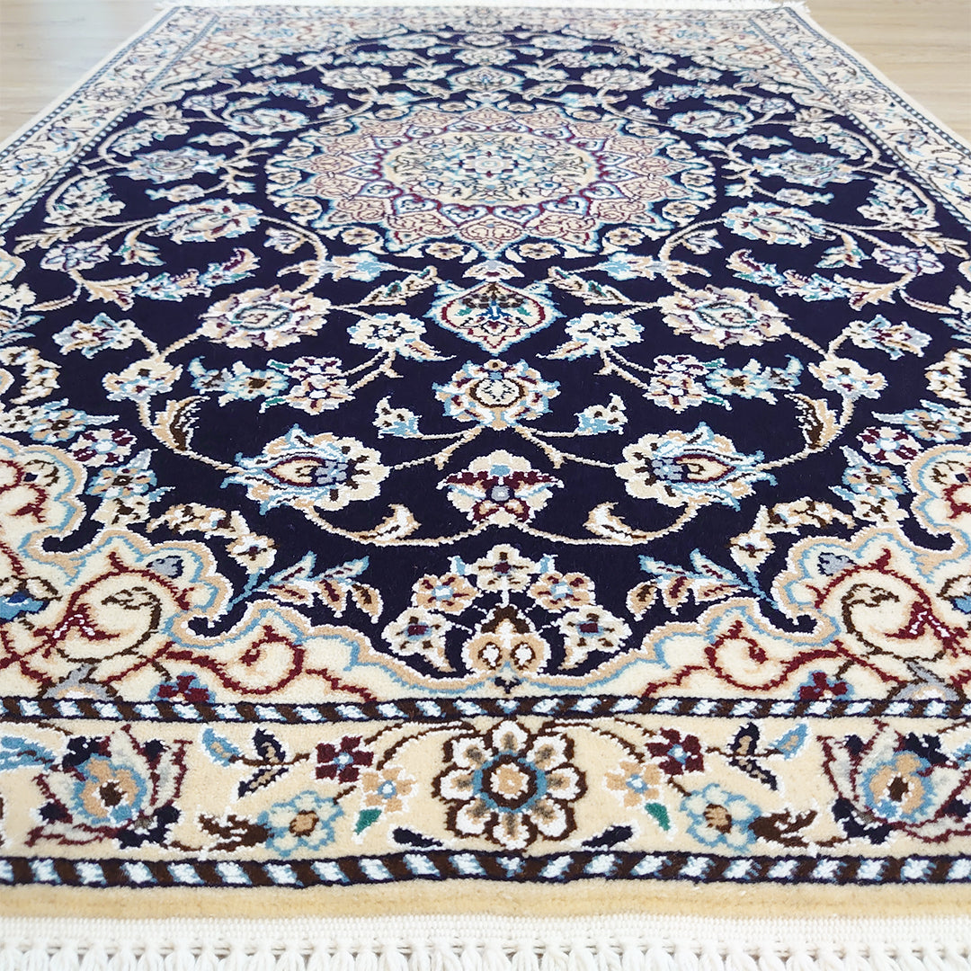 ペルシャ絨毯 イラン ナイン産<br>玄関マットサイズ 120×80